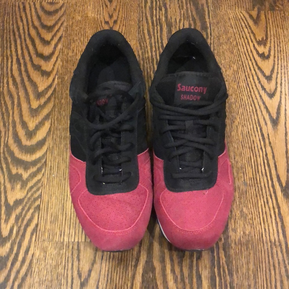Men’s maroon and black saucony sneakers Sz 10